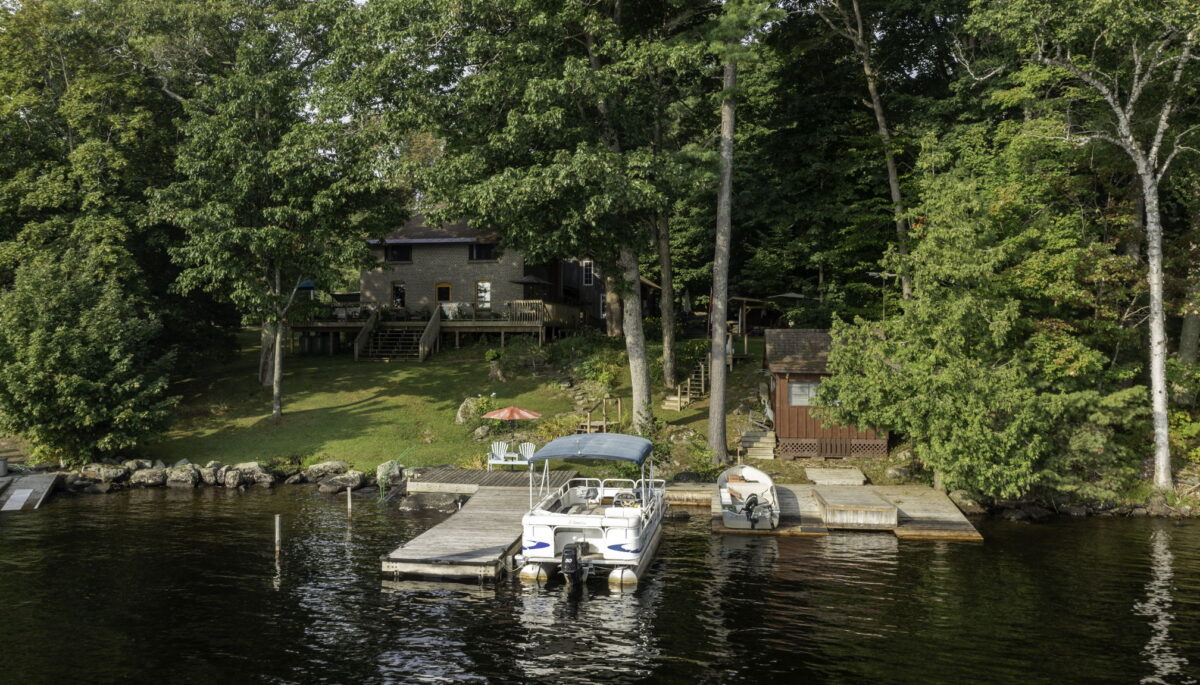 Listing of the week: Turnkey four-season cottage on Horseshoe Lake listed for $950K