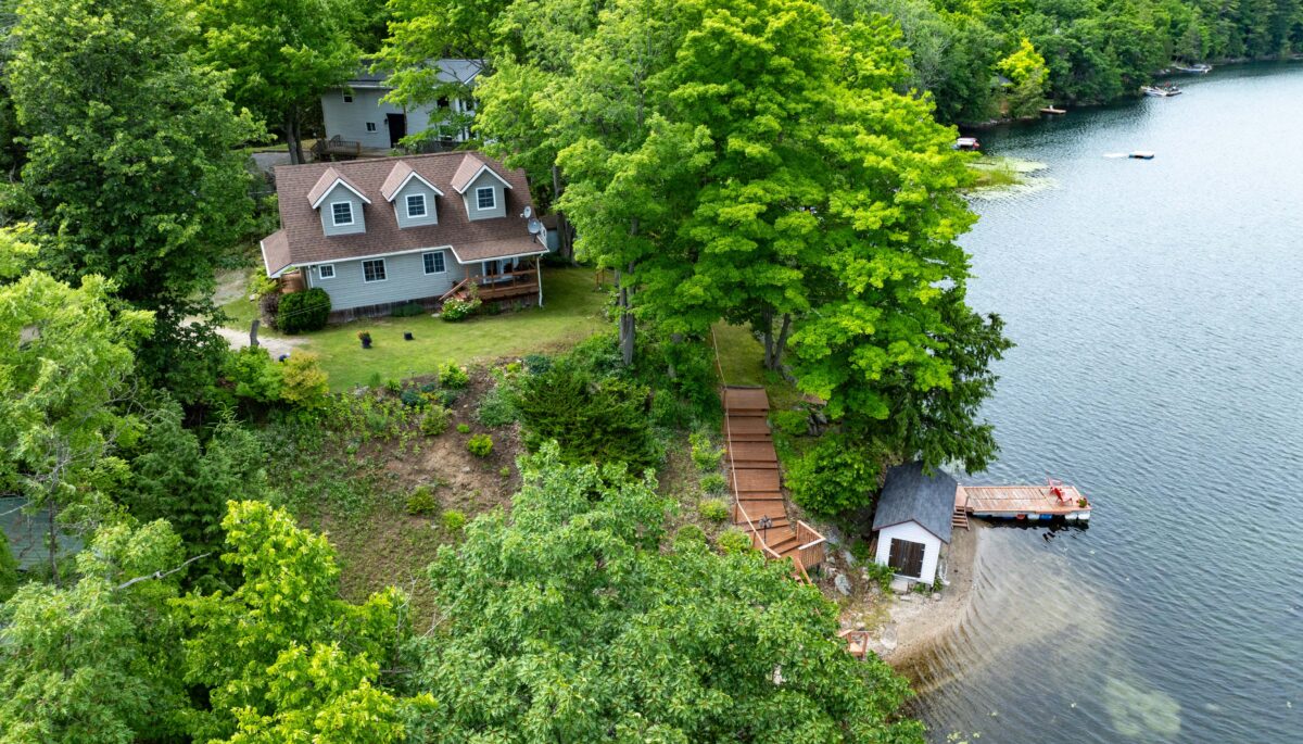 $960K for a ranch-style cottage in Kawartha Lakes with a lakeside sauna