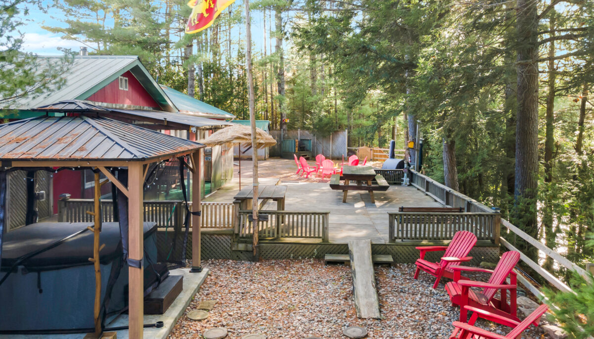 $399K for a cozy Haliburton cottage just a short walk from Tamarack Lake