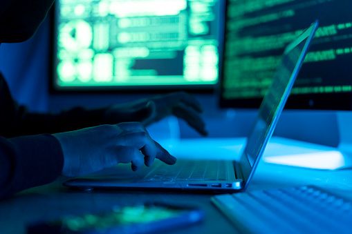 Police issue warning over ‘red flag’ after woman loses $5K in romance scam