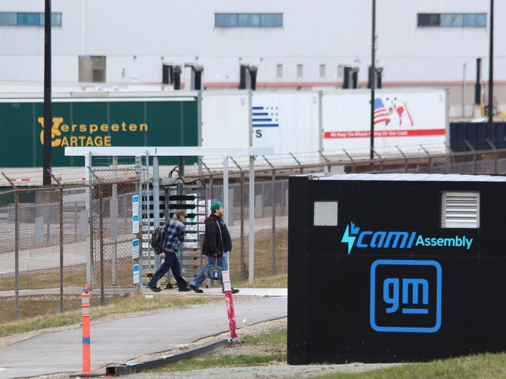Cami Assembly’s new on site battery plant will remain shut down when the vehicle manufacturer returns to production in November, as political pressure has forced GM to shift battery production to the