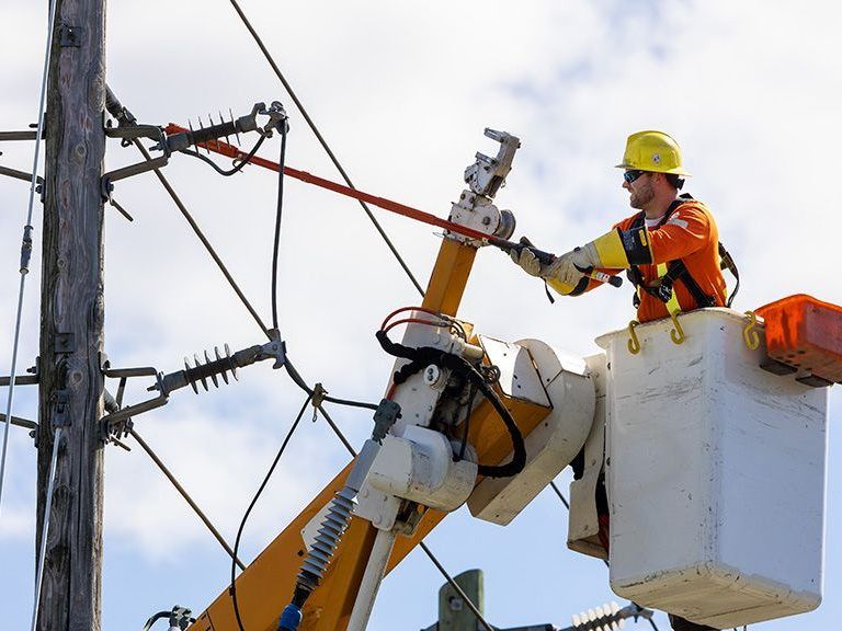 Police probing damage to 27,000-volt wire that caused power loss