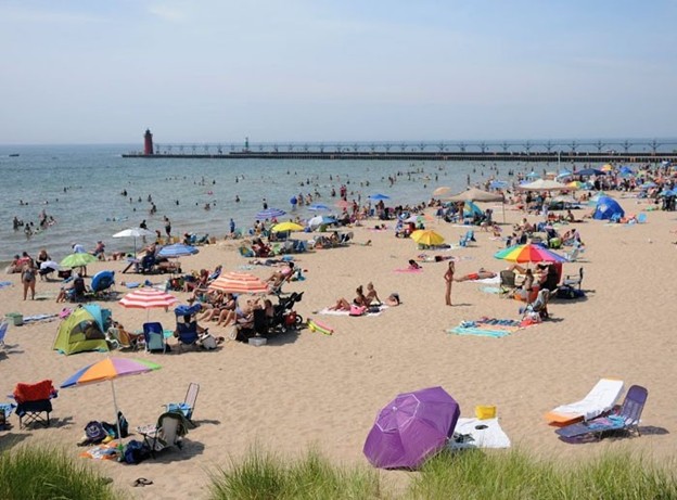 Michigan court clears South Haven in beach drowning suit 