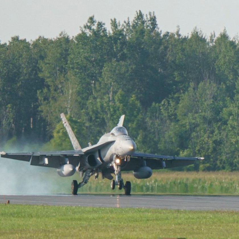 PHOTOS: F-22s, CF-18s soar at Airshow London