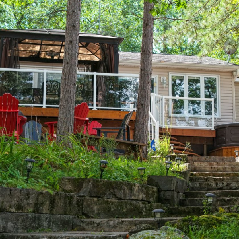 Listing of the Week: $899,000 for a Lake Kasshabog cottage with a hot tub and multiple boat slips