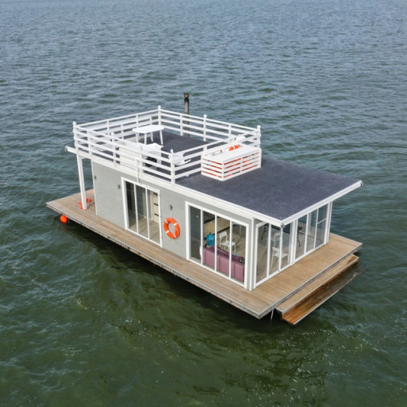 Floating accommodations owner fined $19,000 after leaving structures on Georgian Bay