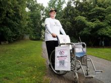London dad pushing daughter’s wheelchair 200 km in fight for $493K surgery