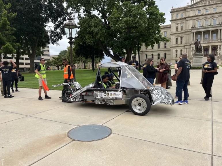 Michigan high schoolers take statewide road trip in solar-powered car  
