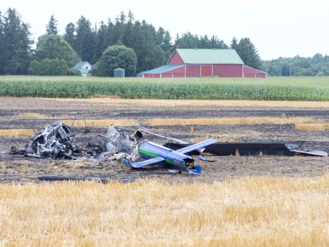 Passing motorists rescue pilot from fiery helicopter crash near London Passing motorists rescue pilot from fiery helicopter crash near London